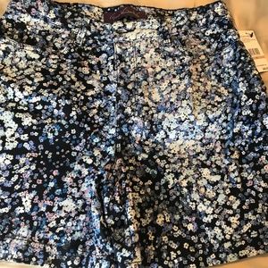Gloria Vanderbilt size 12 floral shorts